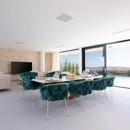 Luxury With A Swimming Pool - 21615 别墅 *