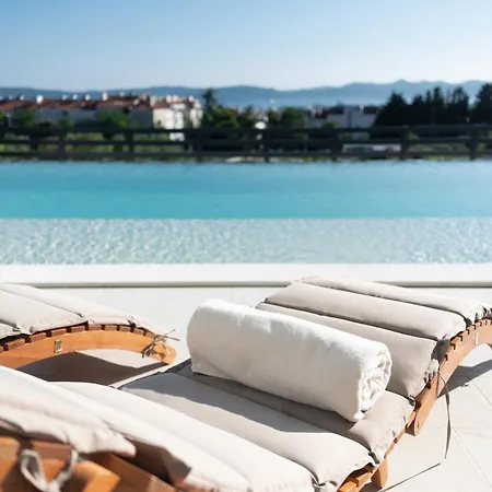 别墅 Luxury With A Swimming Pool - 21615 *